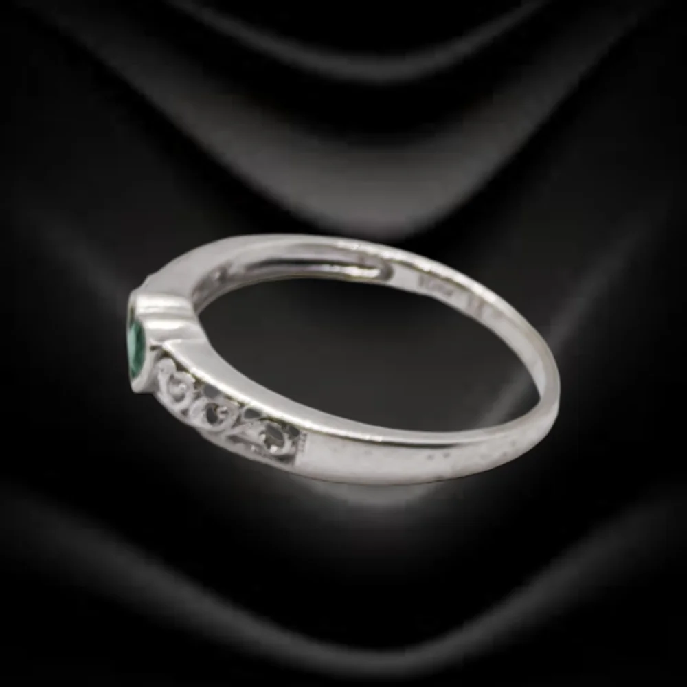 10K Lab Grown Emerald and Natural Diamonds Ring